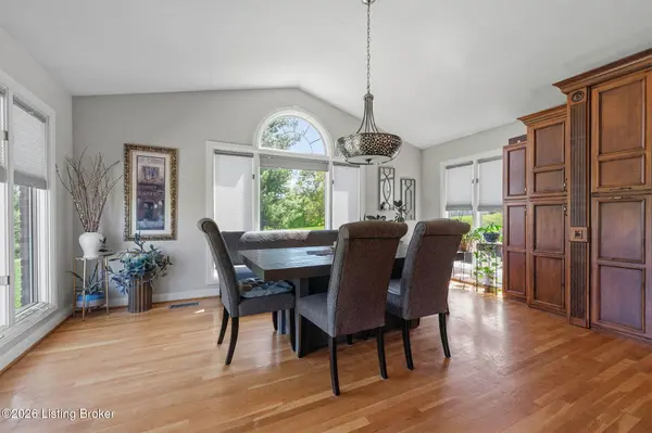 557 Saint Andrews Dr, Vine Grove, KY 40175