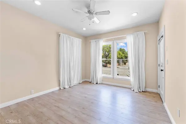 221 N Raymond #8, Pasadena, CA 91103