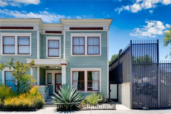 221 N Raymond #8, Pasadena, CA 91103