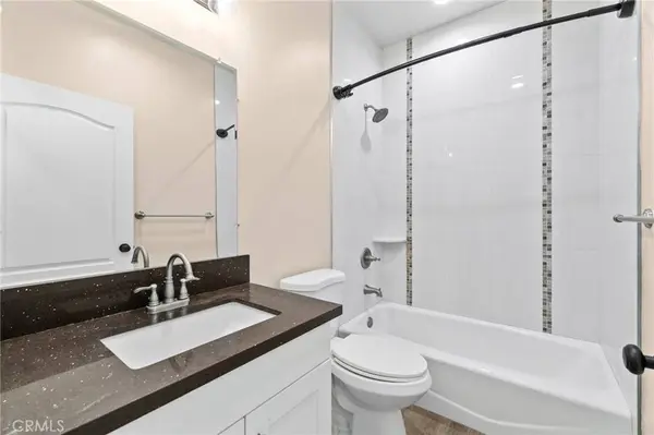 221 N Raymond #8, Pasadena, CA 91103