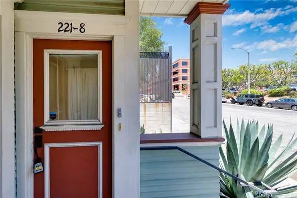 221 N Raymond #8, Pasadena, CA 91103