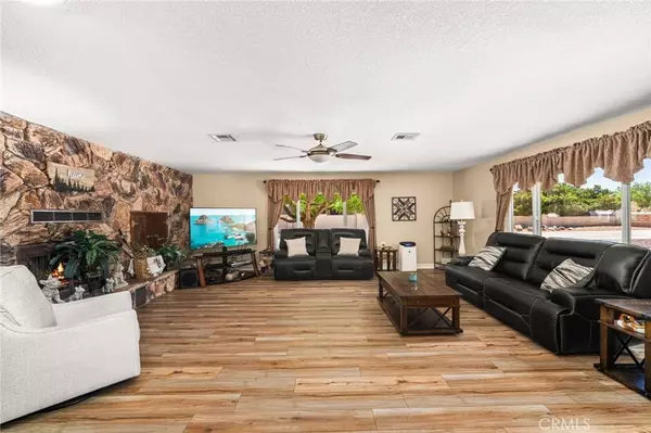 19082 Tecumseh RD, Apple Valley, CA 92307