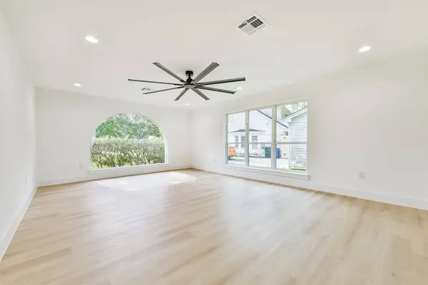 18610 Martinique DR, Houston, TX 77058