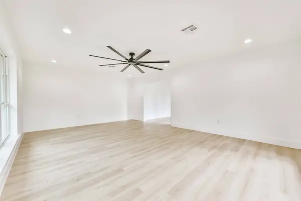 18610 Martinique DR, Houston, TX 77058