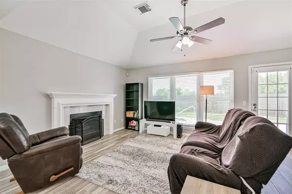 5408 Spring Branch DR, Pearland, TX 77584