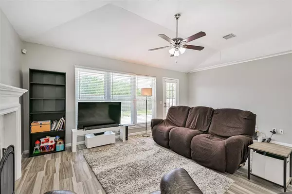 5408 Spring Branch DR, Pearland, TX 77584