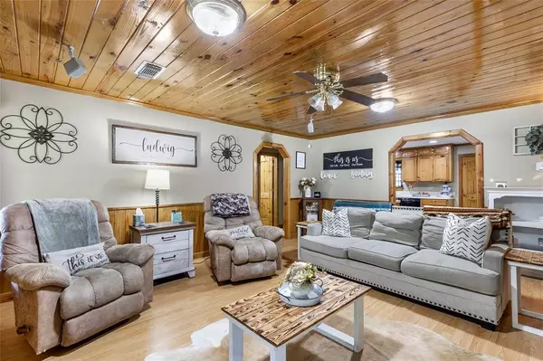 881 County Road 2276, Cleveland, TX 77327