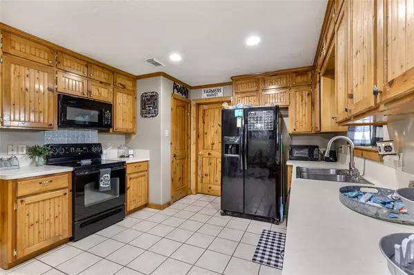 881 County Road 2276, Cleveland, TX 77327