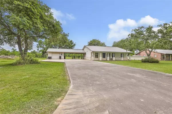 881 County Road 2276, Cleveland, TX 77327