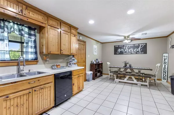 881 County Road 2276, Cleveland, TX 77327