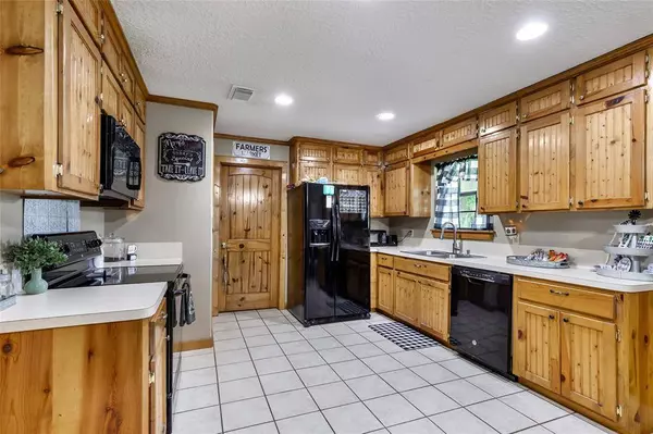 881 County Road 2276, Cleveland, TX 77327