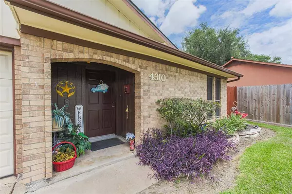 4310 Fairhill ST, Pasadena, TX 77505