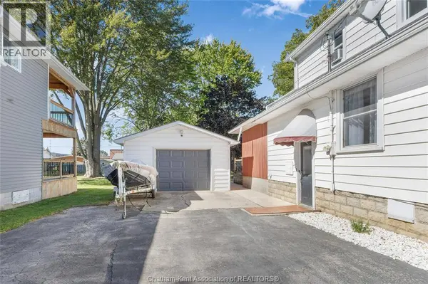 61 UNIVERSITY AVENUE, Wallaceburg, ON N8A3Z7