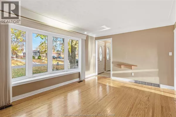 42 LINCOLN ROAD, Chatham, ON N7M4Y7