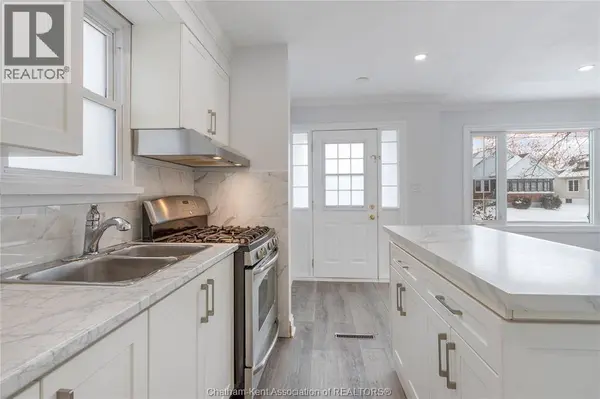 33 WILSON AVENUE, Chatham, ON N7L1K8