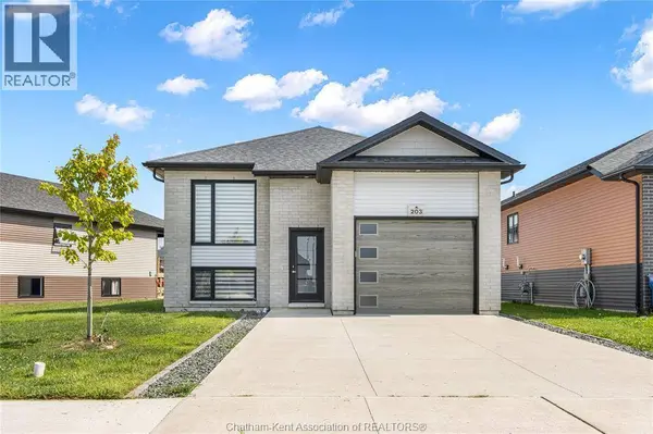 203 MOONSTONE CRESCENT