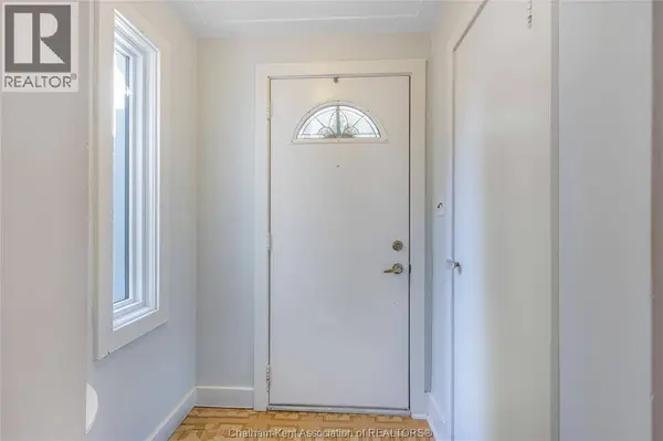 32 KERR AVENUE, Chatham, ON N7M1B7