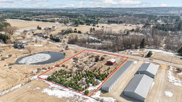 E2030 POLLY RD, Waupaca, WI 54981