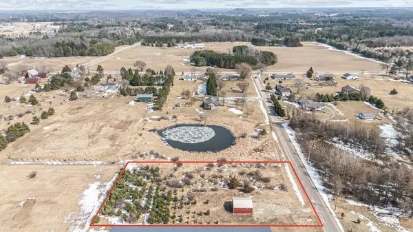 E2030 POLLY RD, Waupaca, WI 54981