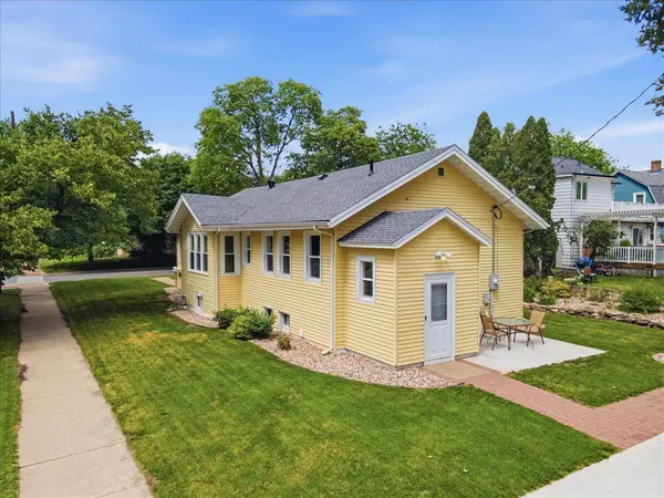 1702 Cass St, La Crosse, WI 54601