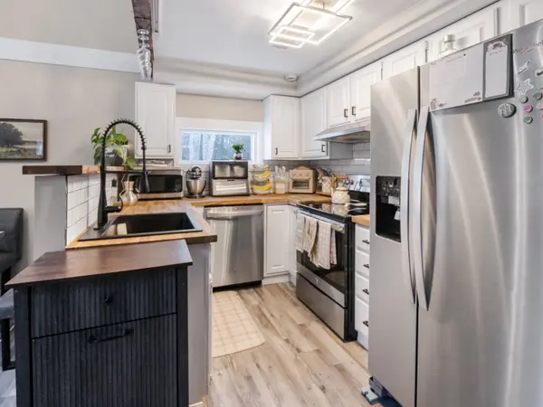 2023 North RD, Sunderland, VT 05250