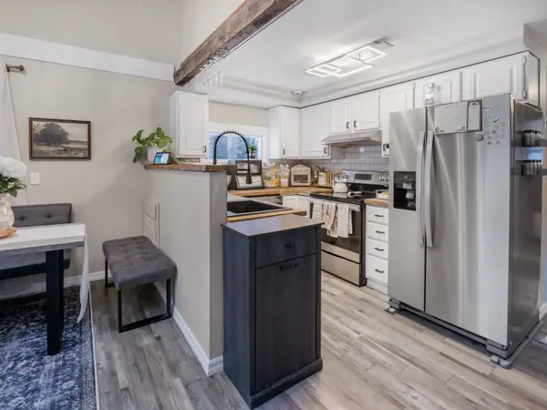 2023 North RD, Sunderland, VT 05250