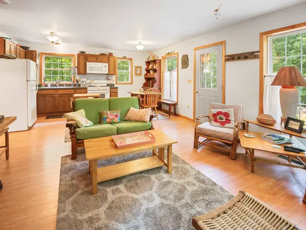 63 Bent RD, Hubbardton, VT 05743