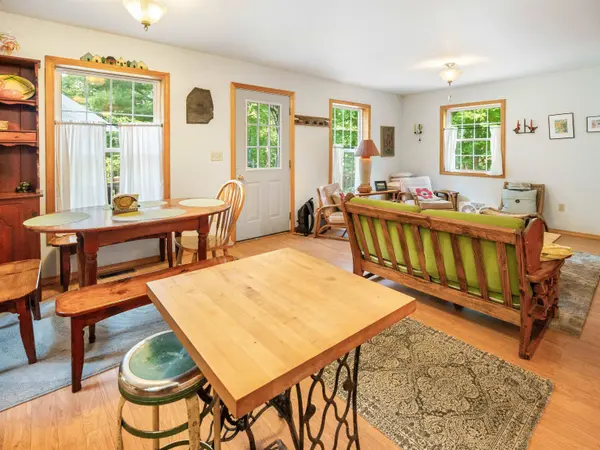 63 Bent RD, Hubbardton, VT 05743