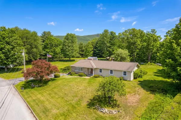 12 Laverne DR, Rutland City, VT 05701