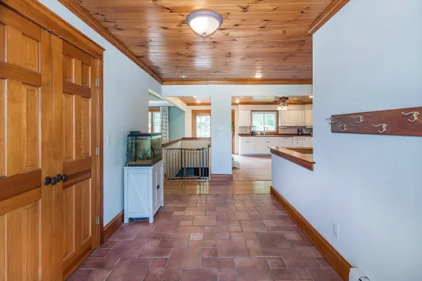 12 Laverne DR, Rutland City, VT 05701