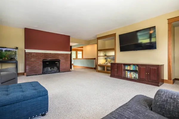 12 Laverne DR, Rutland City, VT 05701