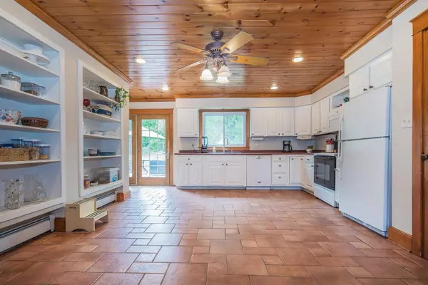 12 Laverne DR, Rutland City, VT 05701