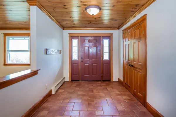 12 Laverne DR, Rutland City, VT 05701
