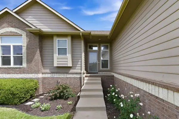 1418 E WoodBrook St, Derby, KS 67037