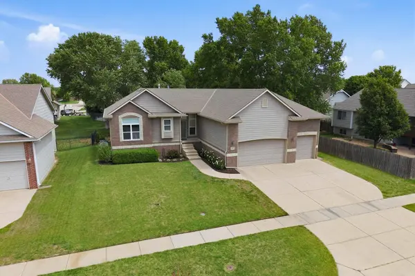 1418 E WoodBrook St, Derby, KS 67037