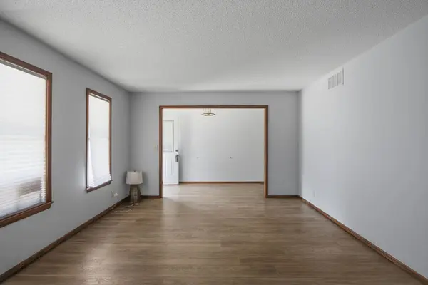 401 N Oak Forest Ln, Derby, KS 67037