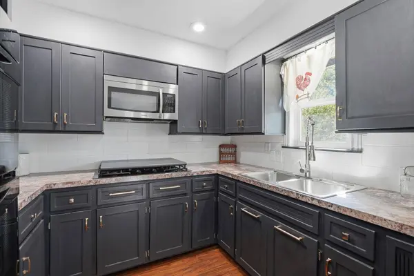 813 E Park Lane Ct, Derby, KS 67037