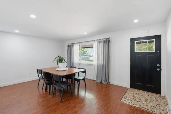 813 E Park Lane Ct, Derby, KS 67037