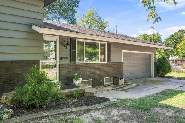 813 E Park Lane Ct, Derby, KS 67037