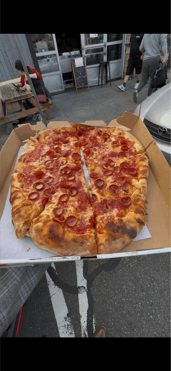 feature image of Best Pizza in Pearl River NY | Pan and Peel Pizza Review | @siscamoves