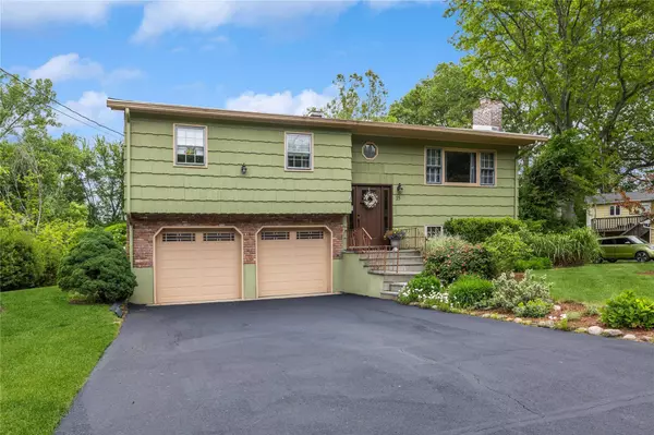 15 Theodore Roosevelt DR, Blauvelt, NY 10913