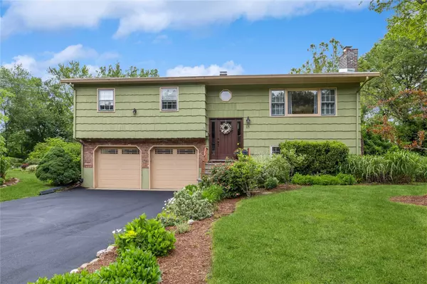 15 Theodore Roosevelt DR, Blauvelt, NY 10913