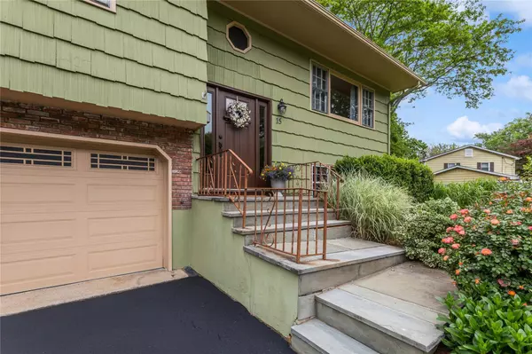 15 Theodore Roosevelt DR, Blauvelt, NY 10913