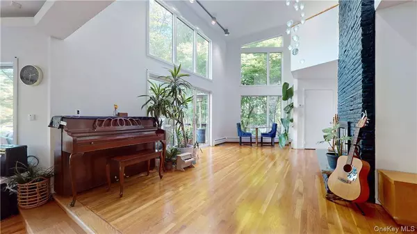 96 Old Pascack RD, Pearl River, NY 10965