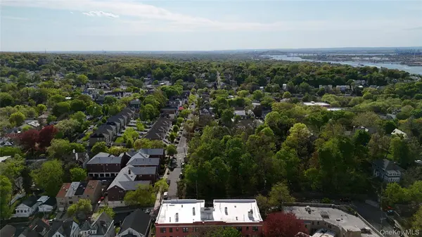 137 Daniel Low Ter, Staten Island, NY 10301