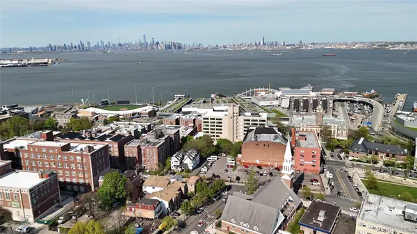 daniel low TER, Staten Island, NY 10301