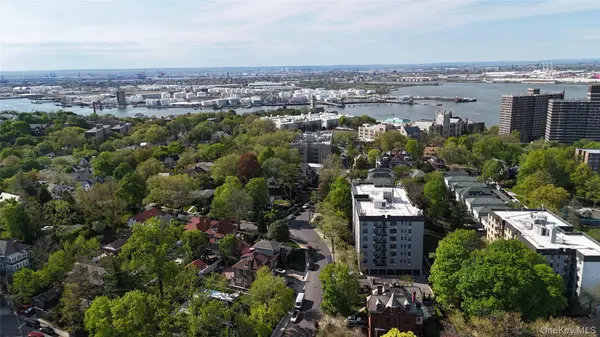137 Daniel Low Ter, Staten Island, NY 10301