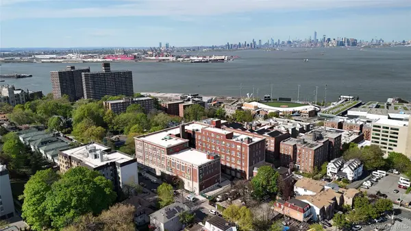 137 Daniel Low Ter, Staten Island, NY 10301