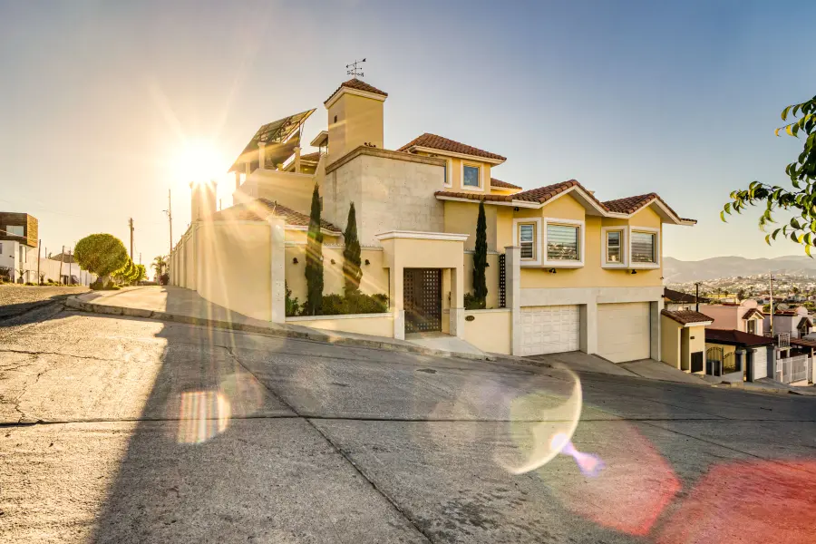 Calle Sexta #486, Ensenada, Baja 22880