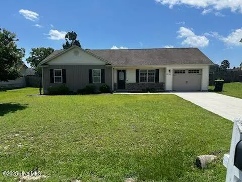 404 Bristol LN, Hubert, NC 28539